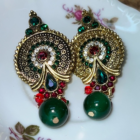 Jewelry - Elegant Gold‎ and Green Earrings